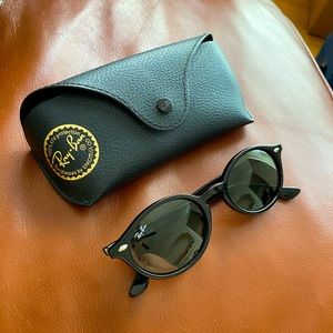 Rayban 4315 oval sunglasses with case